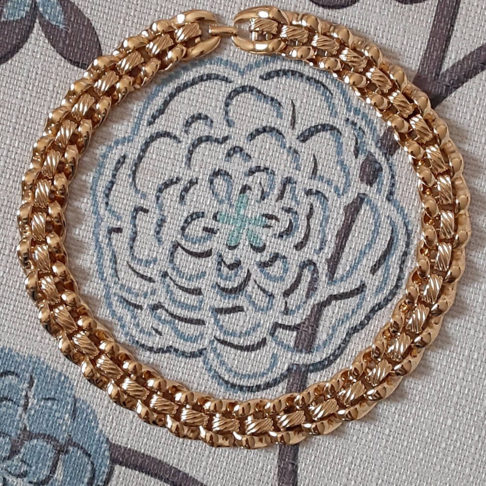 Gold Tone Necklace